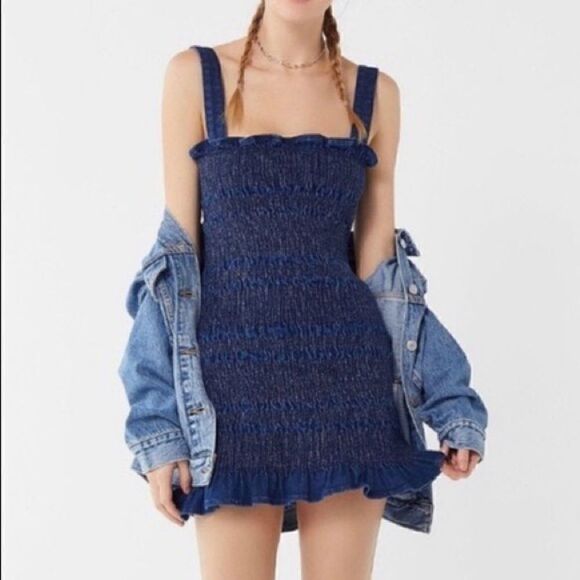 Urban Outfitters Sophia Denim Mini Dress, size 6 - EUC - Picture 1 of 9
